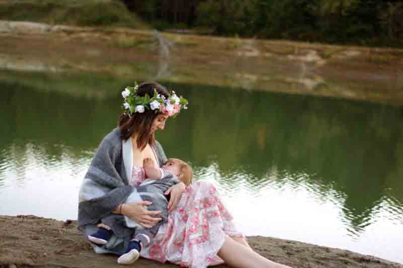 Tips for Breastfeeding in the Summer