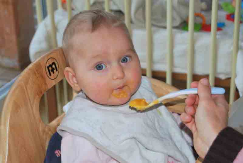 How to Introduce Solid Food to Baby ?