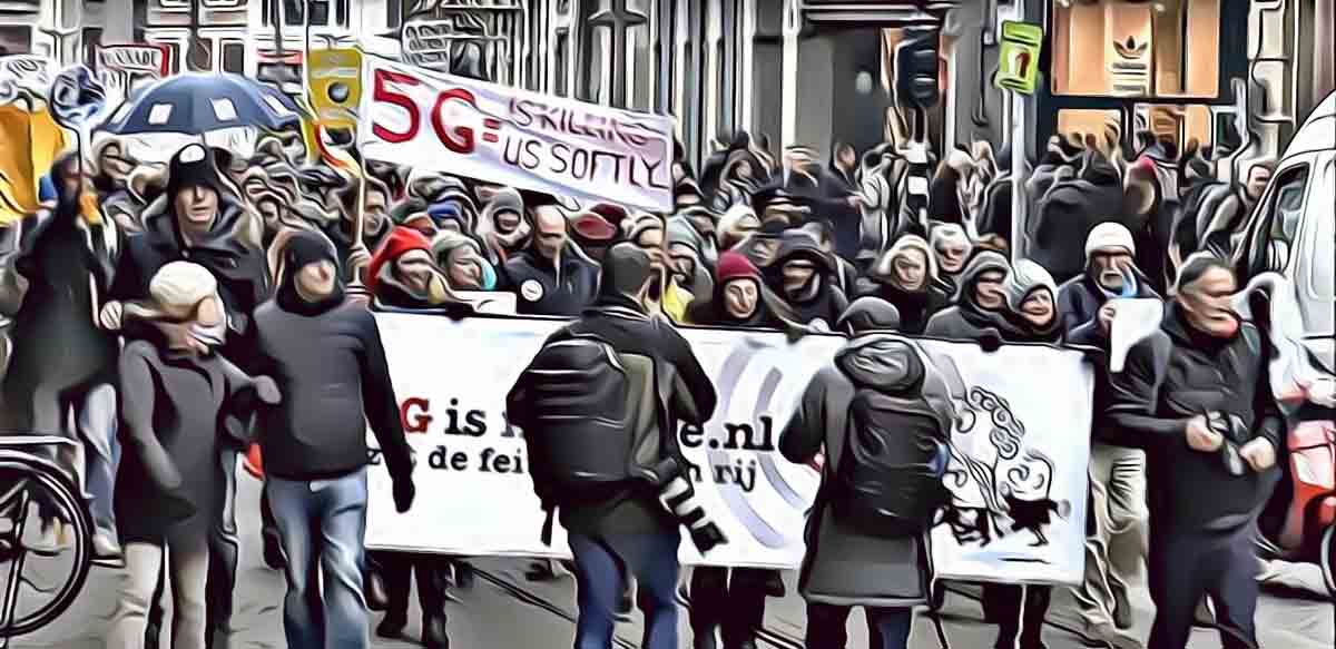 5g-protesters-dutch